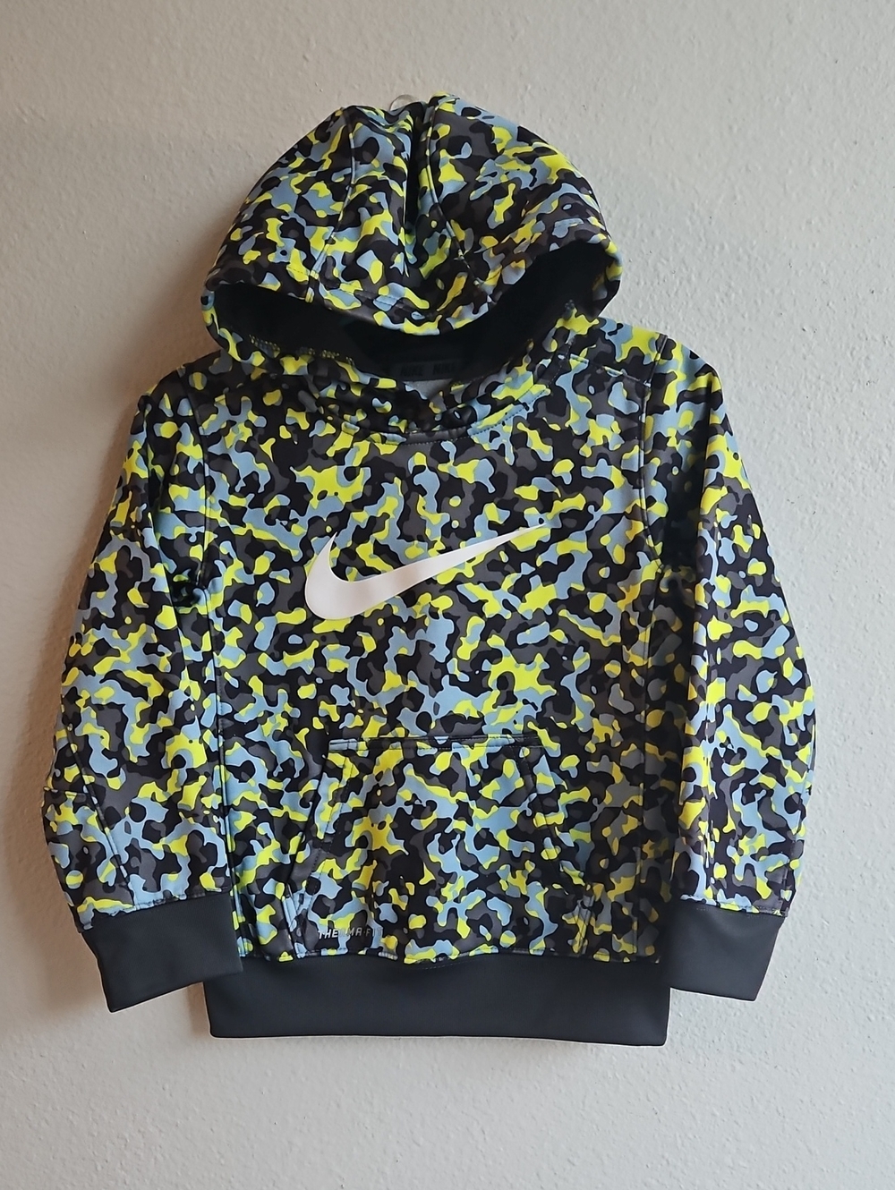 Nike Kids Camo Pullover Hoodie in Neon Yellow, Black & Light Blue Oys Size 4